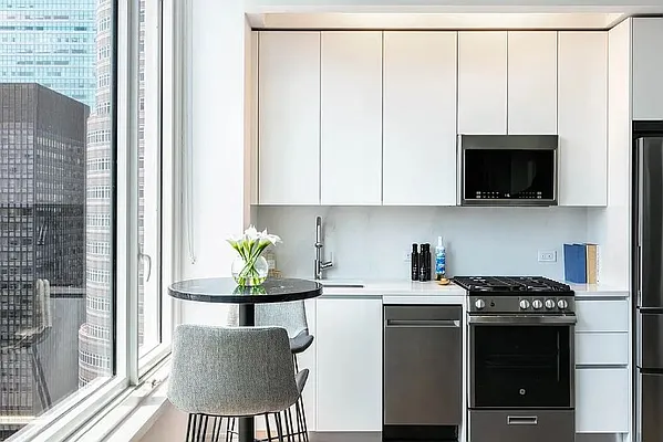 Rented by Mossanen Group | media 32