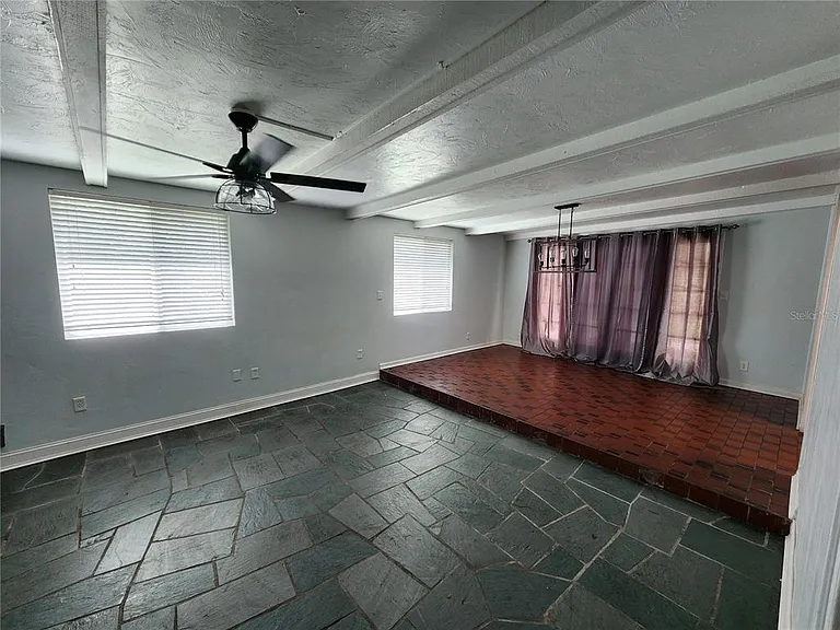 1014 NE 10th Pl — Photo 23