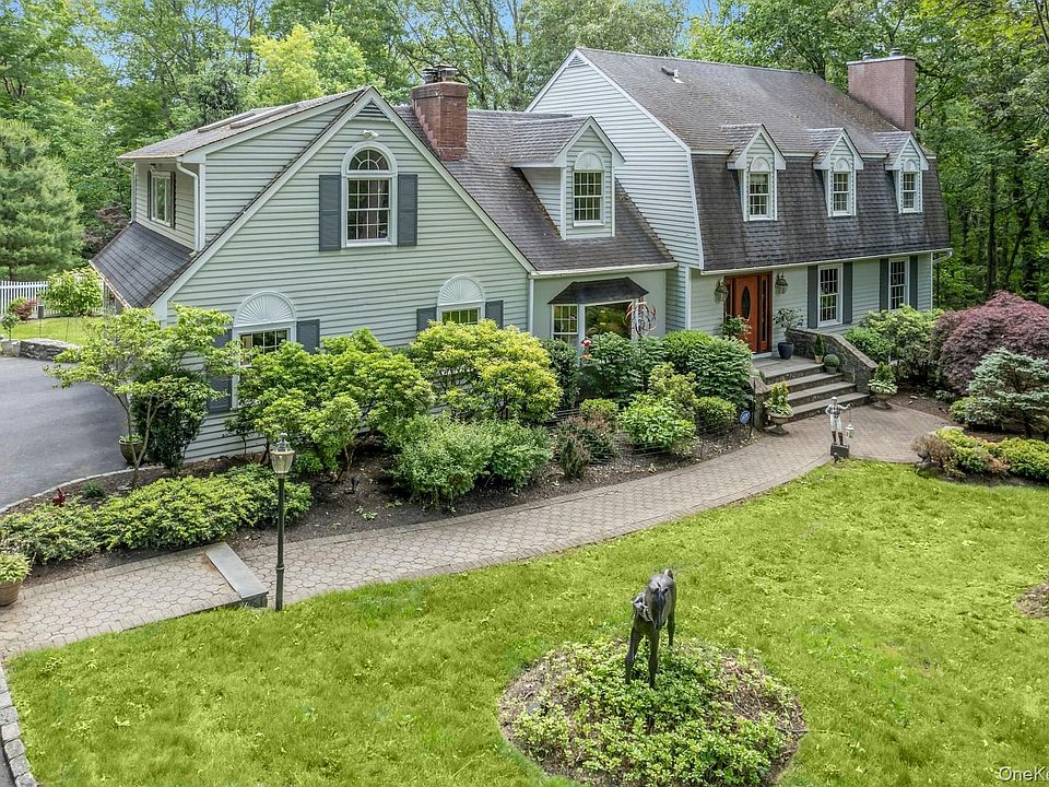 1st image of 12 Woodland Ct S
