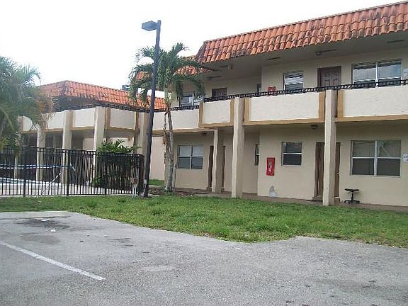 5th image of 400 NW 65th Ave APT 212