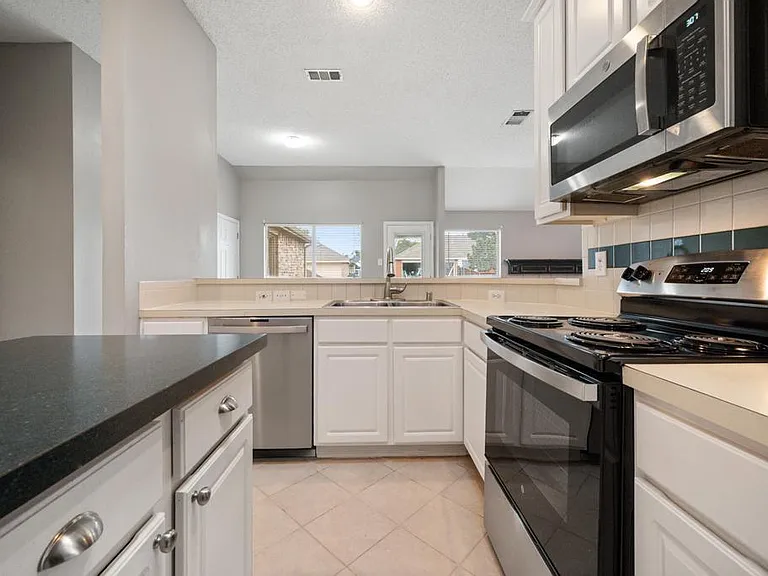 7700 Glenoaks Dr — Photo 12