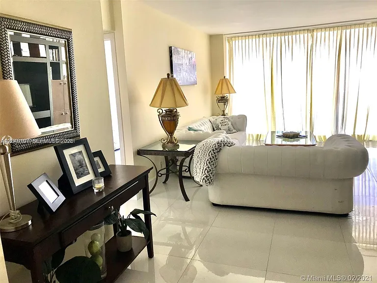 19707 Turnberry Way #23F — Photo 7