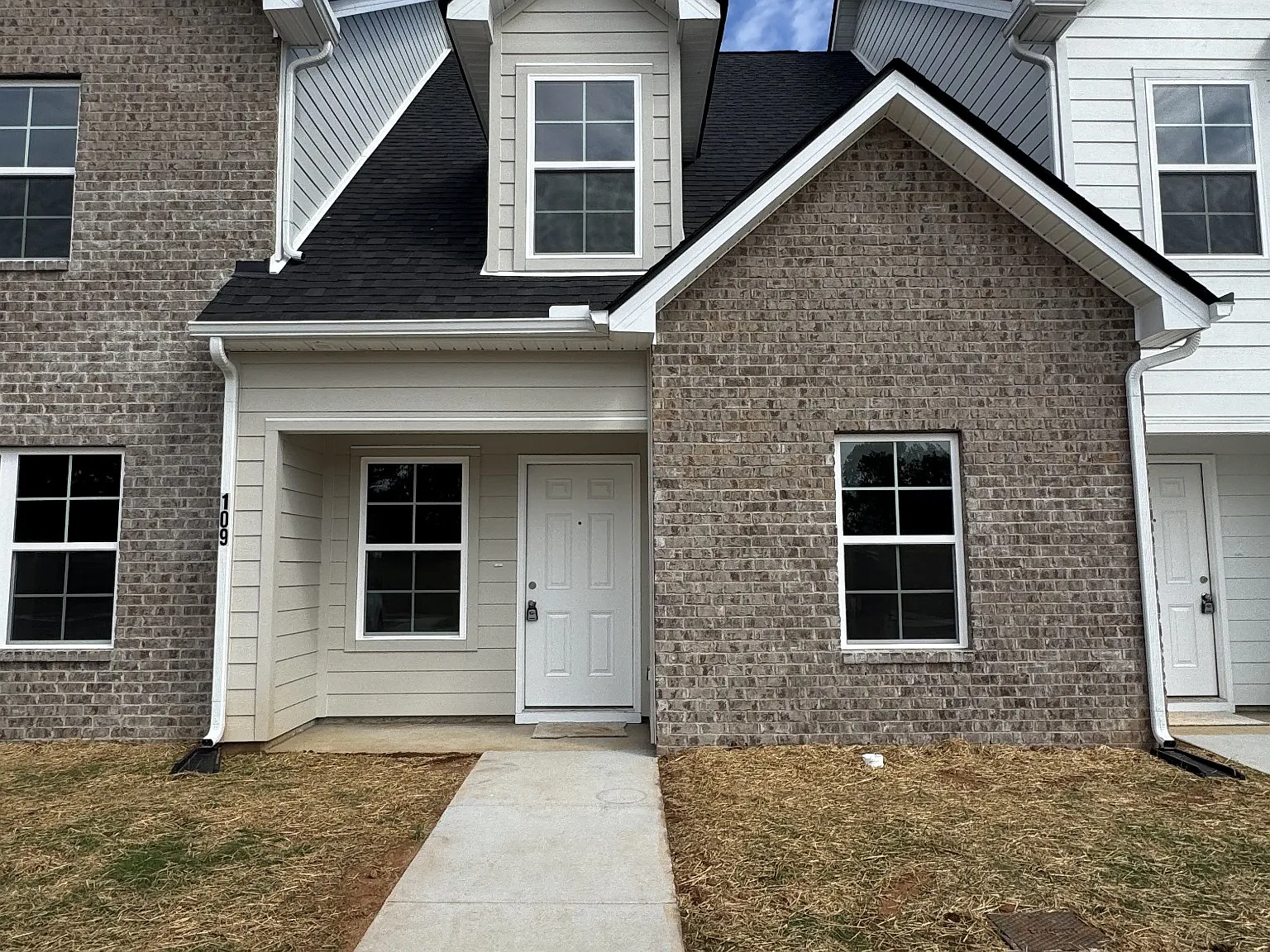3 bed, 2.5 bath, 1344 sqft, $1,850 — Photo 2
