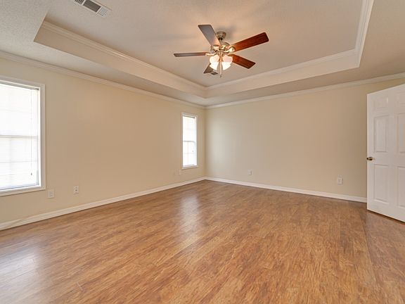 5th image of 122 Greenfield Cir