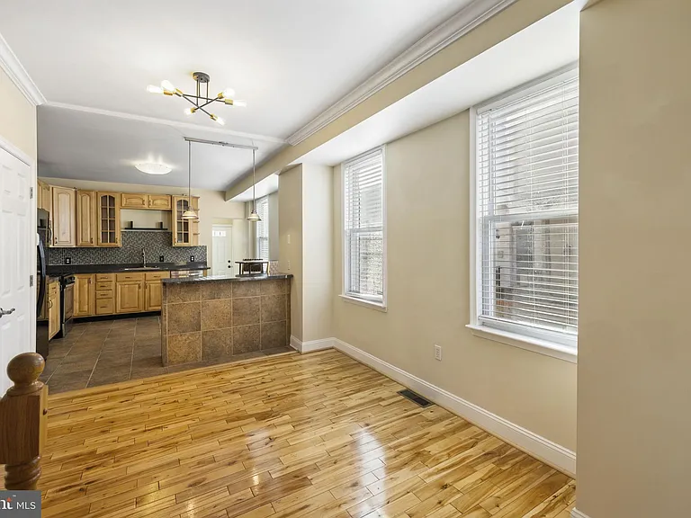 635 S Fagley St — Photo 8