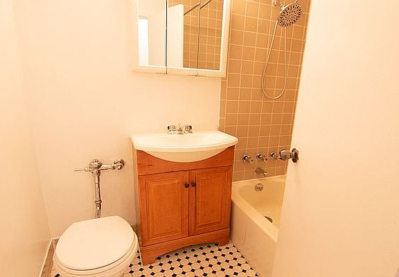 4th image of 29 W 84th St #2B