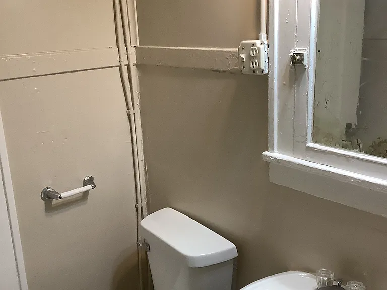 905 NE Madison Ave #1 — Photo 8