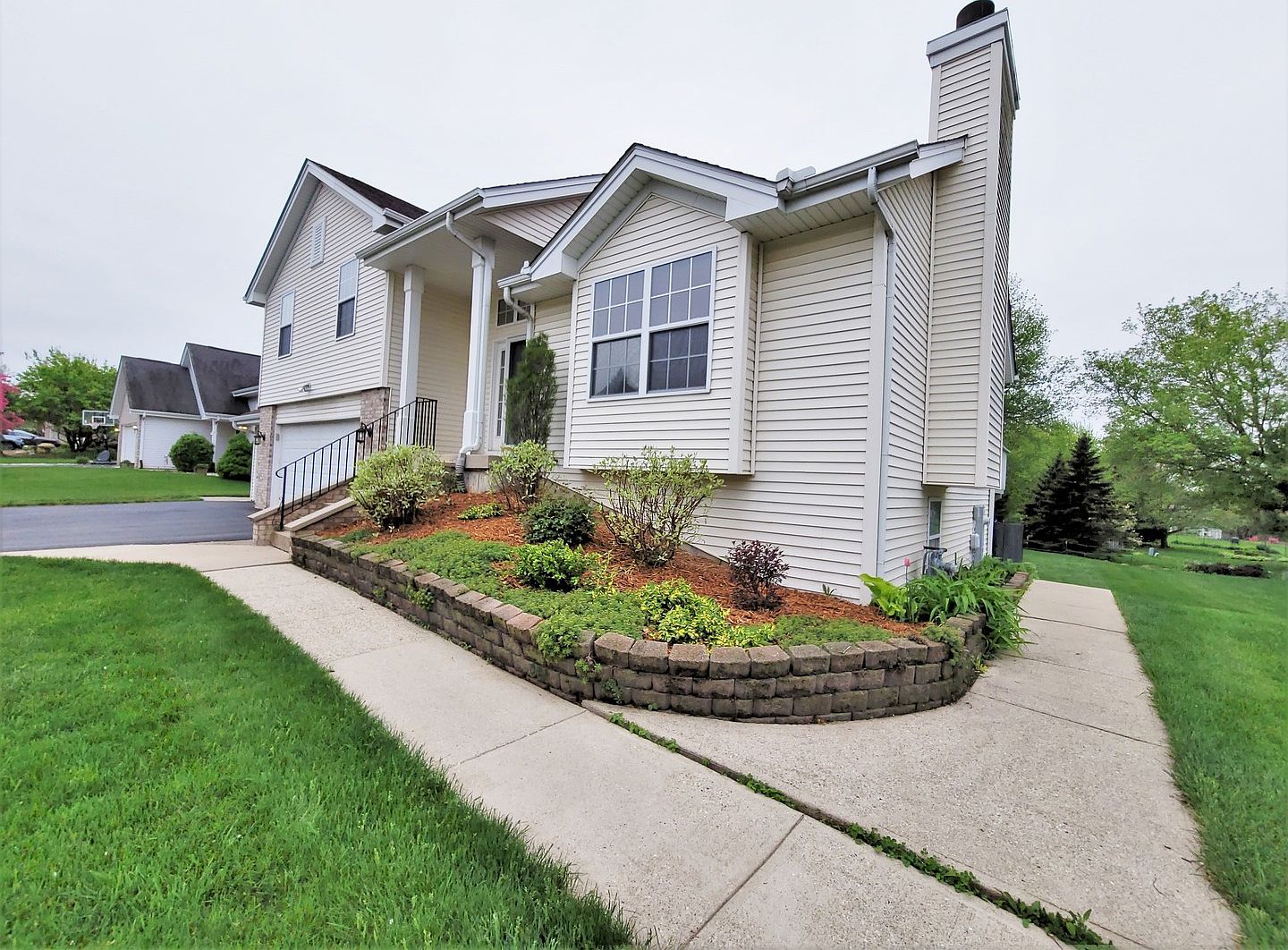 4549 Hilltop Dr, Loves Park, IL 61111 Zillow