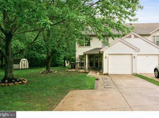 8 Fox Meadow Cir, Sicklerville, NJ 08081