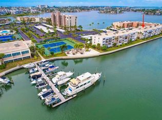 7645 Sun Island Dr S APT 101, South Pasadena, FL 33707