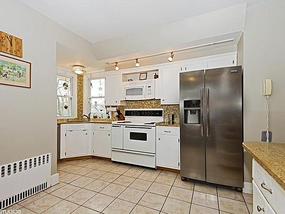 5th image of 30 Puritan Dr