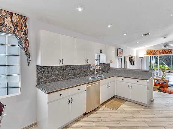 4th image of 9665 Positano Way