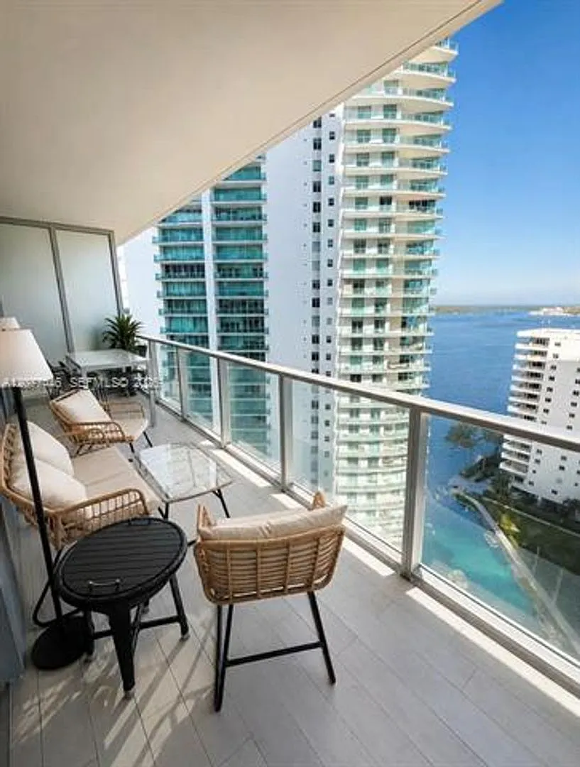 1300 Brickell Bay Dr cu-1807, Miami, FL 33131 — Photo 2