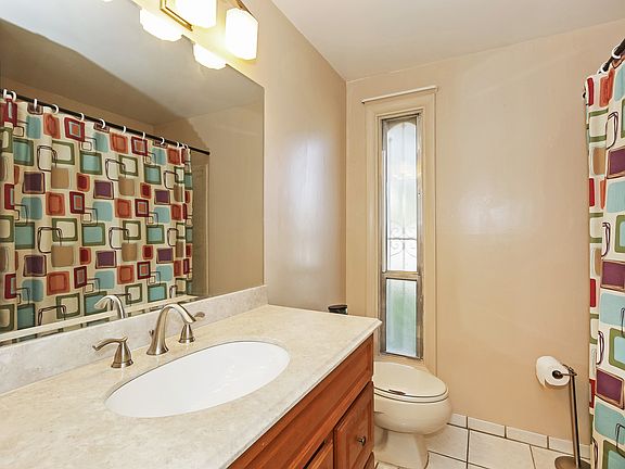 5th image of 836 E Ponderosa Dr