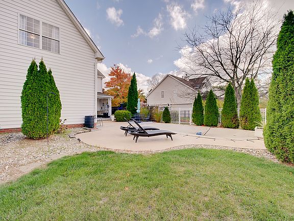 3rd image of 480 N County Road 1050 E