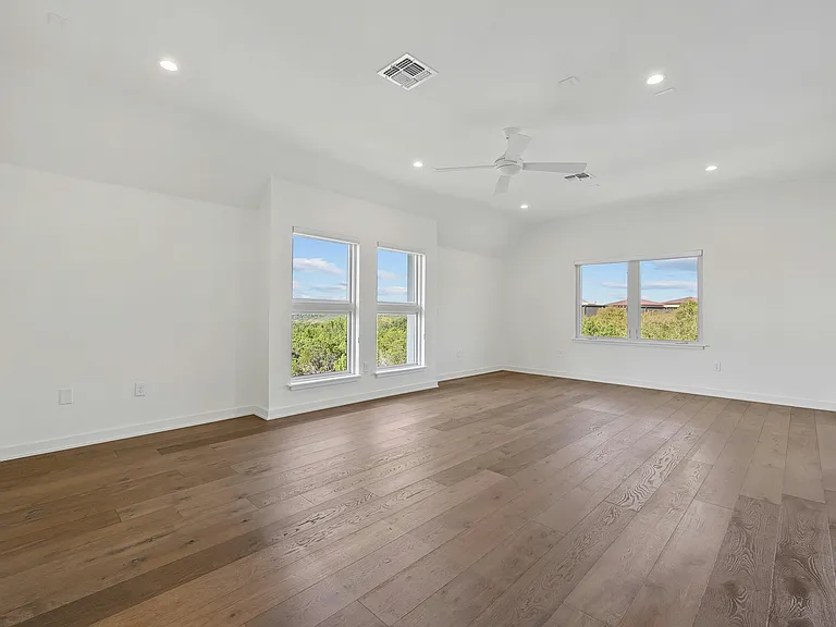2518 Sutherland St — Photo 17
