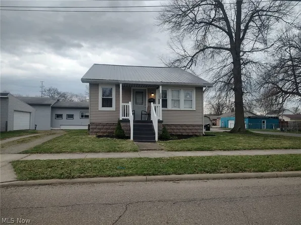 1305 Eastport Ave, Uhrichsville, OH 44683