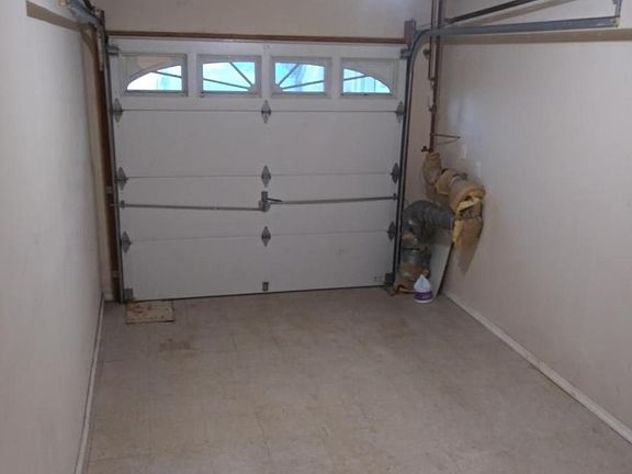 3rd image of 210 Dartmouth Loop #3
