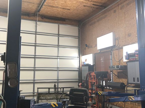 11,000# 2 post hoist 