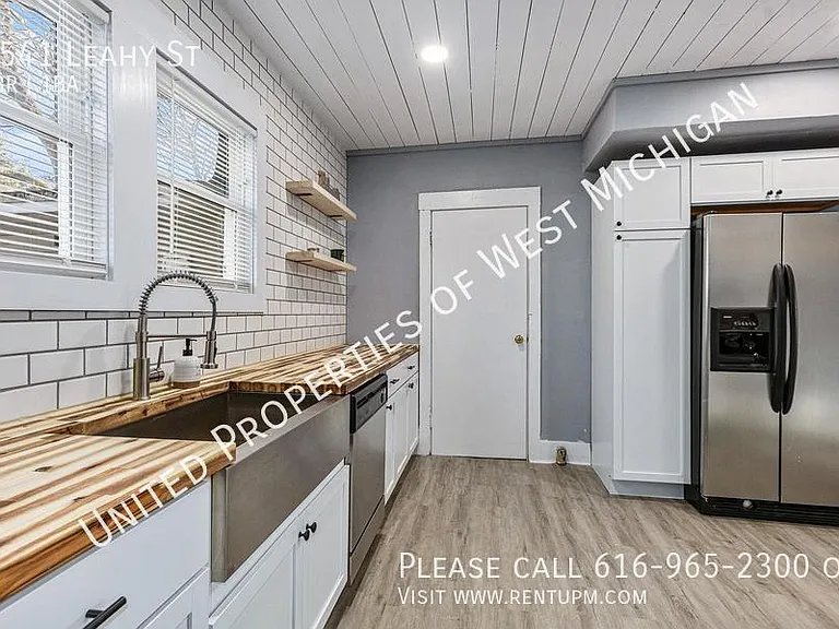 1541 Leahy St — Photo 2