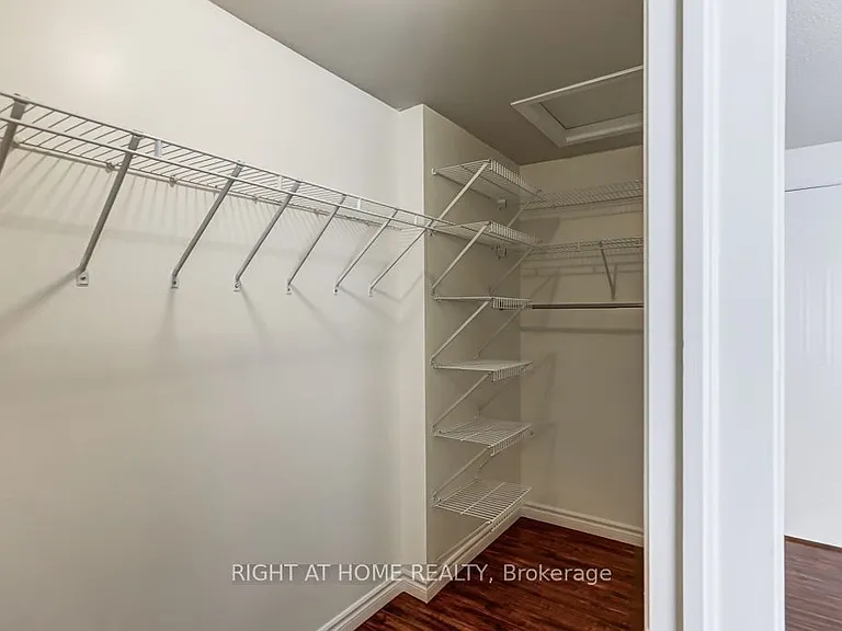402 Lausanne Cres — Photo 20
