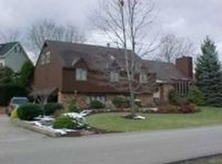 300 Meadowlark Dr, Uniontown, PA