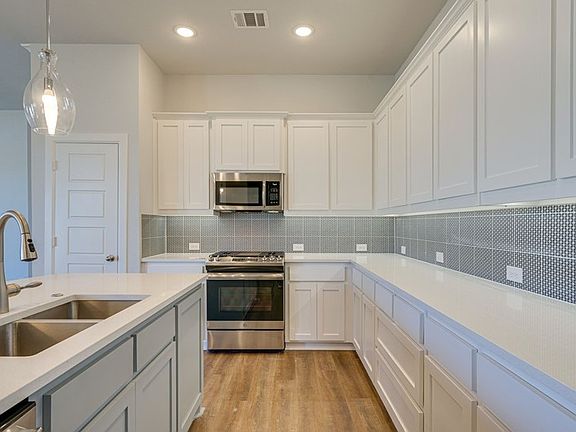 The Roland - Kitchen