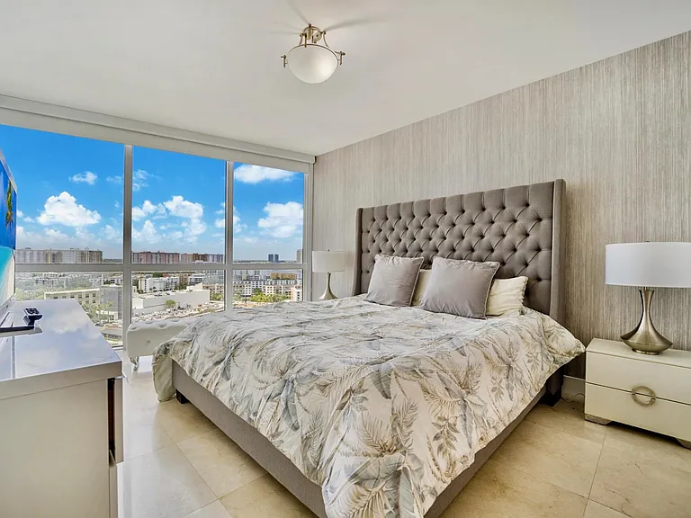 18201 Collins Ave #1705 — Photo 9