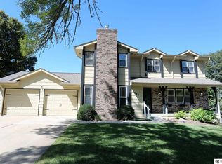 904 Cody Cir, Papillion, NE 68046