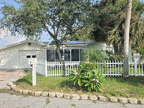 3rd image of 7 Venetian Cir