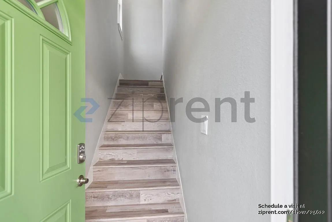 5 bed, 1900 sqft, $4,995 — Photo 3