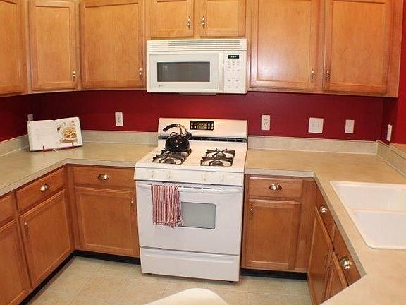 5th image of 2820 S Knightsbridge Cir #107