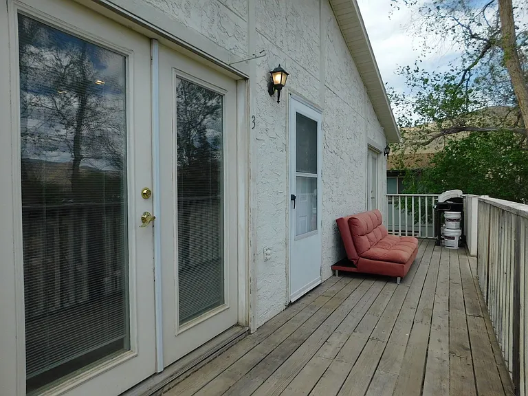 869 Iowa Ave — Photo 4