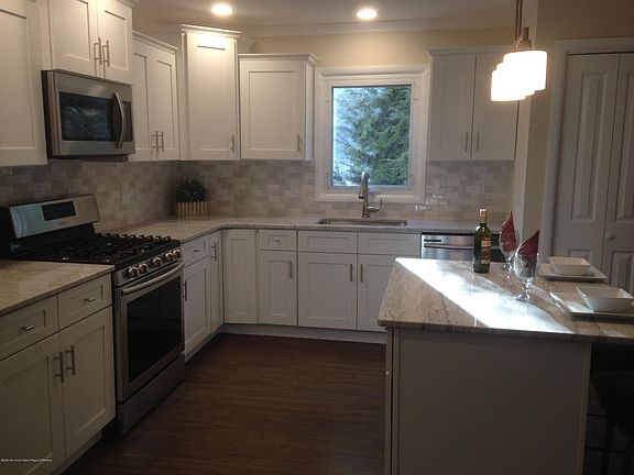 3rd image of 77 Brussels Ct