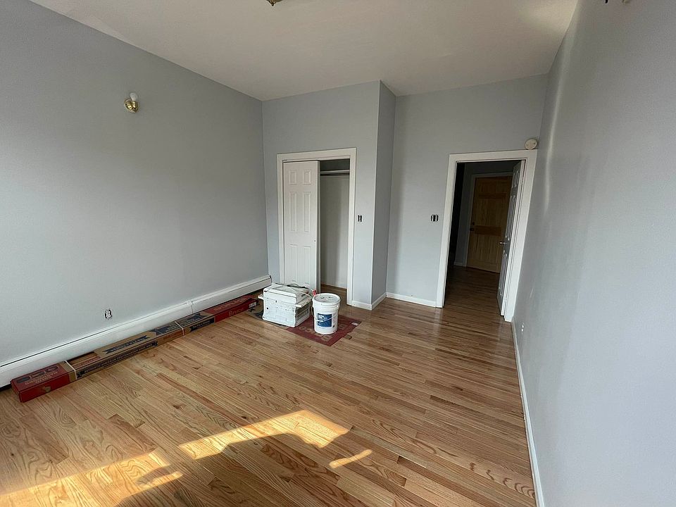 2nd image of 4209 Broadway APT 2
