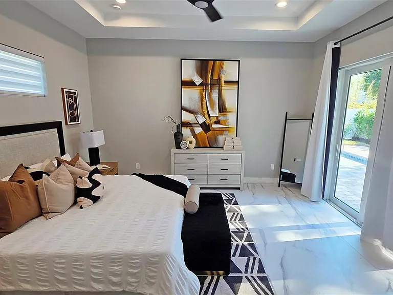 1156 Cocoanut Ave — Photo 31
