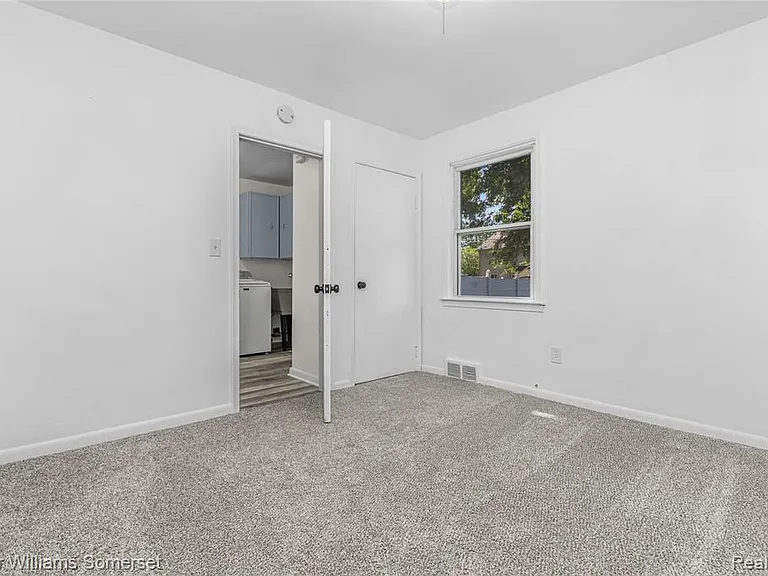 99 Tacoma Dr — Photo 23