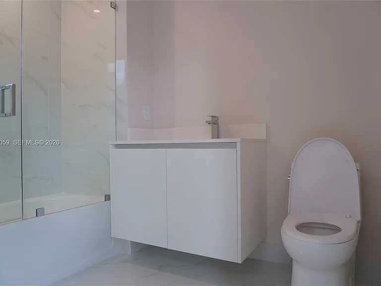 725 24th St #401 — Photo 18