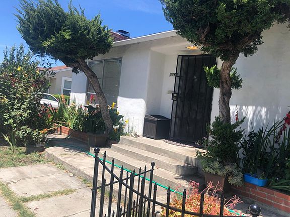 2nd image of 2265 E San Antonio St