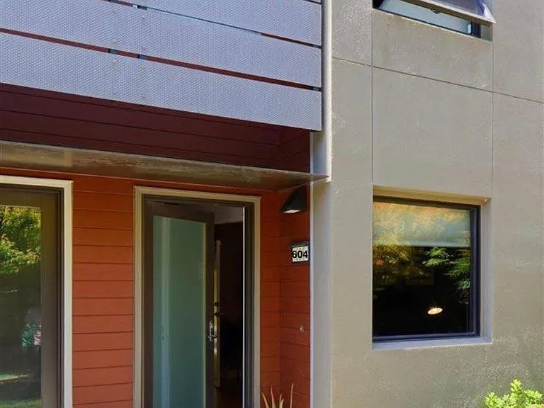 604 Palisade Dr — Photo 1