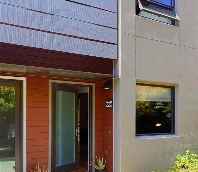 604 Palisade Dr