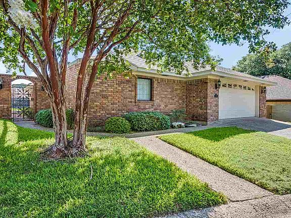 3rd image of 32 Sugar Creek Pl