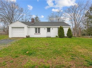 9 Overlook Rd, Narragansett, RI 02882
