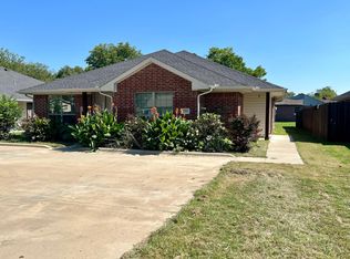 211 E Cooper St, Palmer, TX 75152