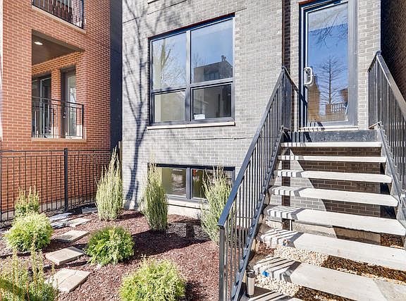 2nd image of 1038 N Paulina St APT 2