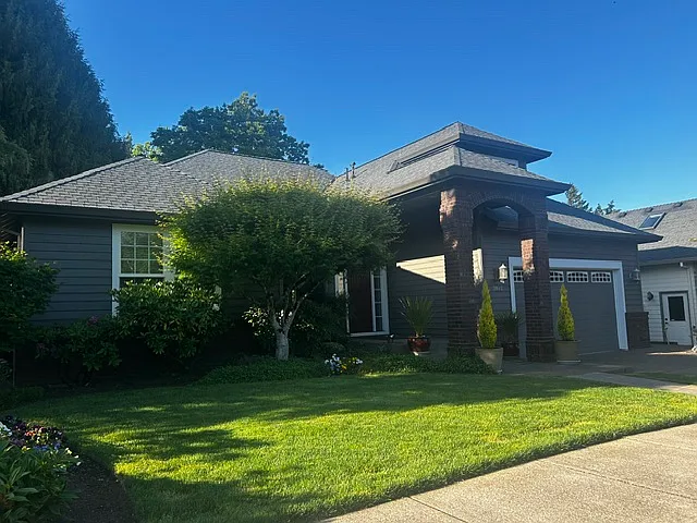 3042 N Irvine St — Photo 2