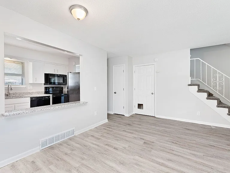 221 E Washington St #A — Photo 2