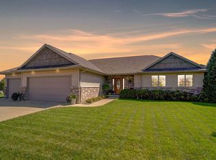 813 Bluebird Pass, Cambridge, WI 53523
