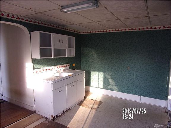 5th image of 612 W Water St