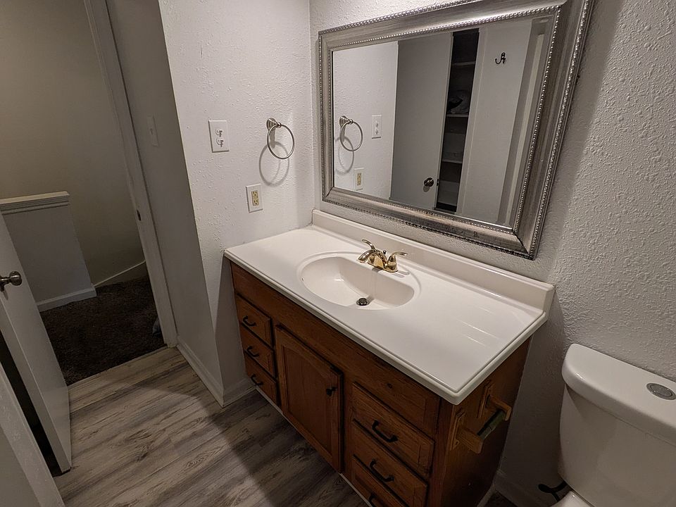 Full upstairs bathroom (2)